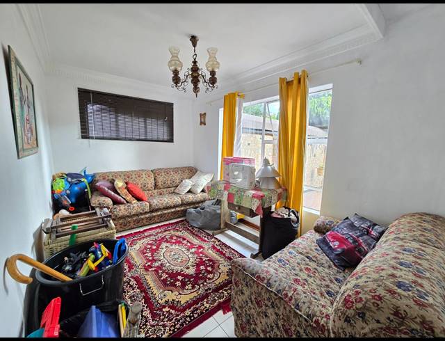 8 BEDROOM HOUSE FOR SALE IN BASSONIA
